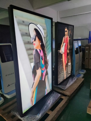 Chiosco a schermo pieno a terra in piedi pubblicitario touch screen con 60000 ore di vita